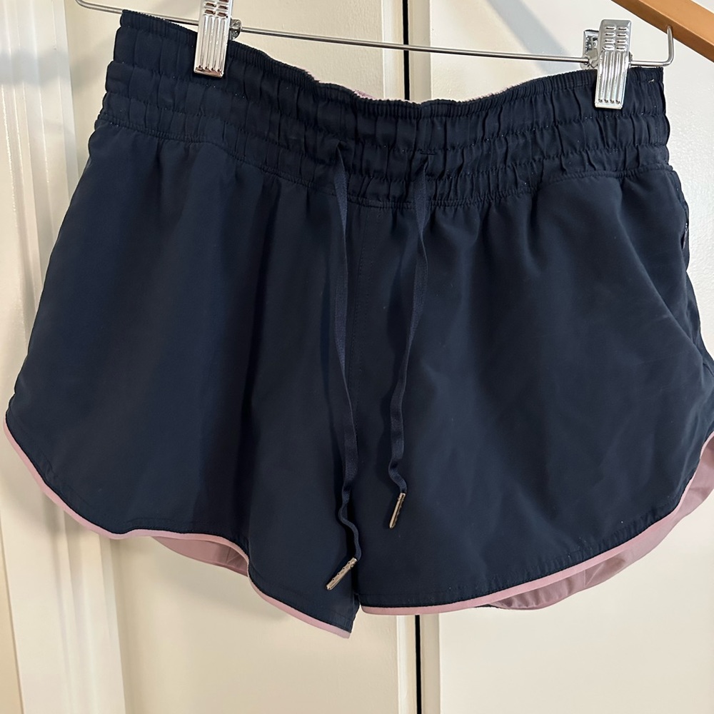 Lululemon 3 inch shorts with elastic band